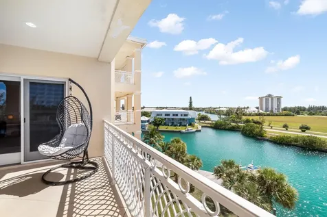 Suffolk Court Grand Bahama Freeport BS