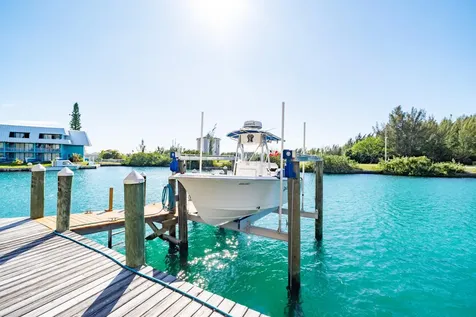 Suffolk Court Grand Bahama Freeport BS