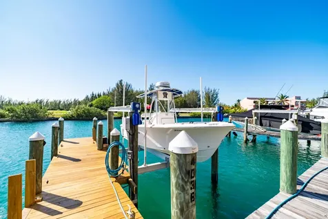 Suffolk Court Grand Bahama Freeport BS