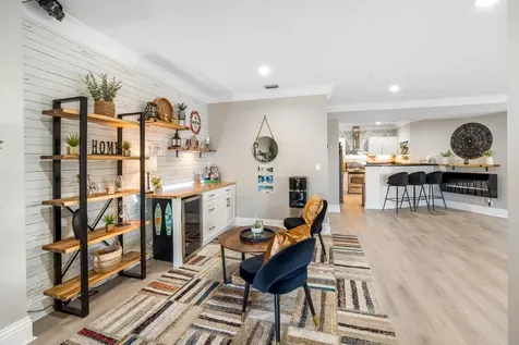 Suffolk Court Grand Bahama Freeport BS