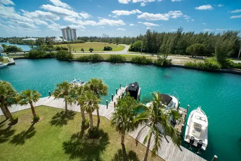 Suffolk Court Grand Bahama Freeport BS