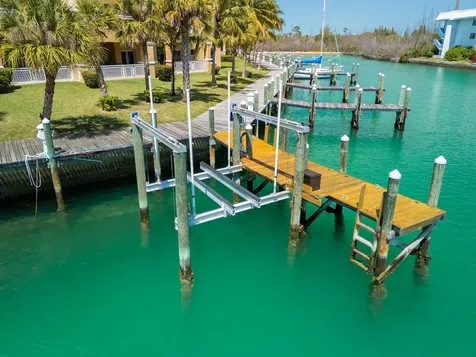 Suffolk Court Grand Bahama Freeport BS