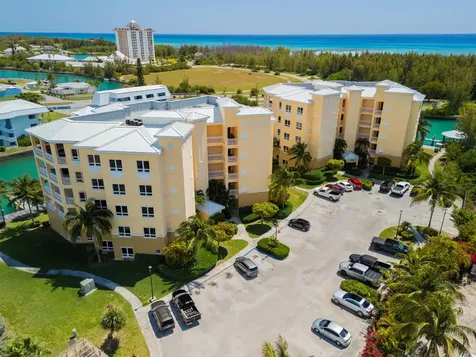 Suffolk Court Grand Bahama Freeport BS