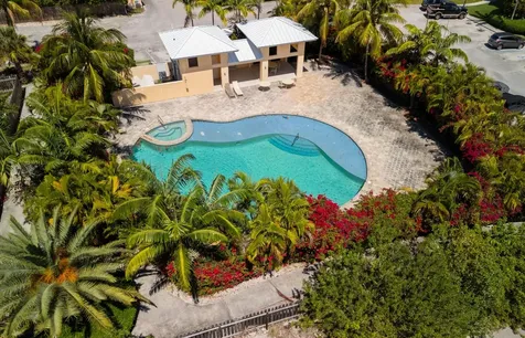 Suffolk Court Grand Bahama Freeport BS