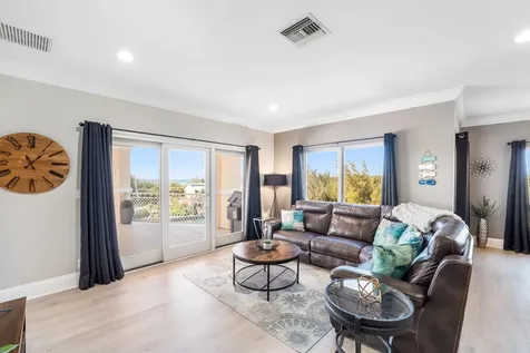 Suffolk Court Grand Bahama Freeport BS