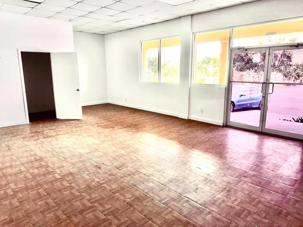 Cowpen Road Rental At Rigby Plaza New Providence Paradise Island BS