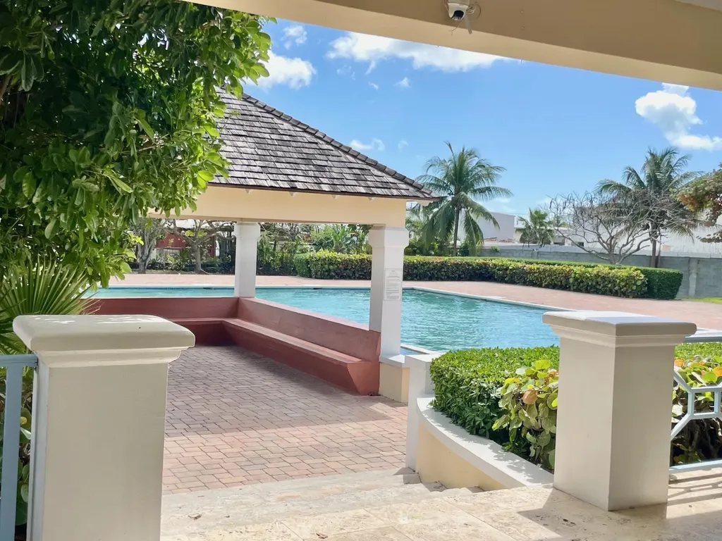 Coral Reef Circle New Providence Paradise Island BS