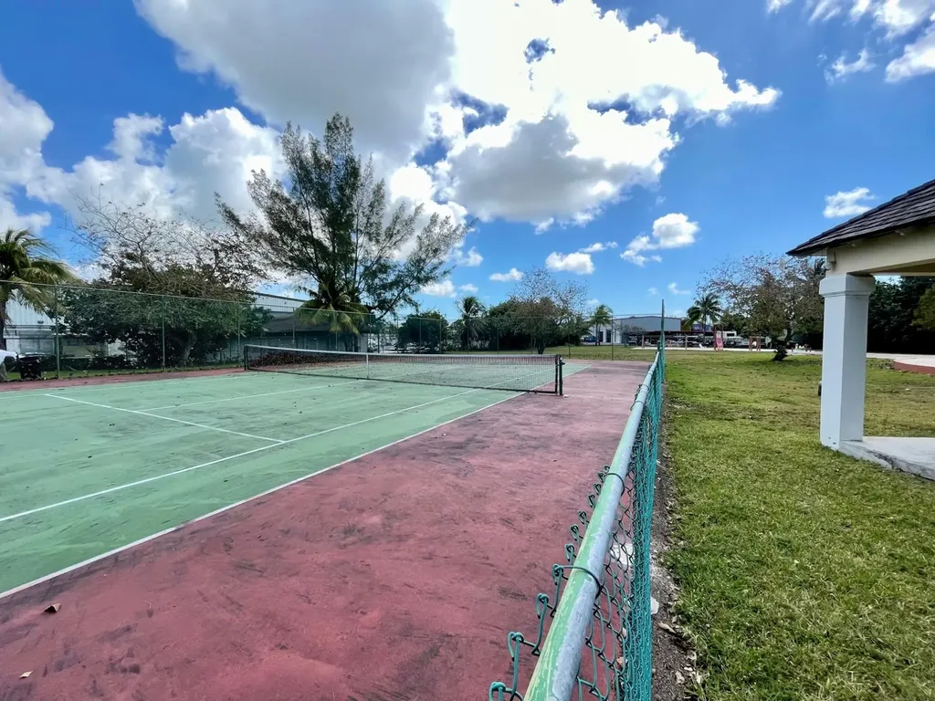 Coral Reef Circle New Providence Paradise Island BS