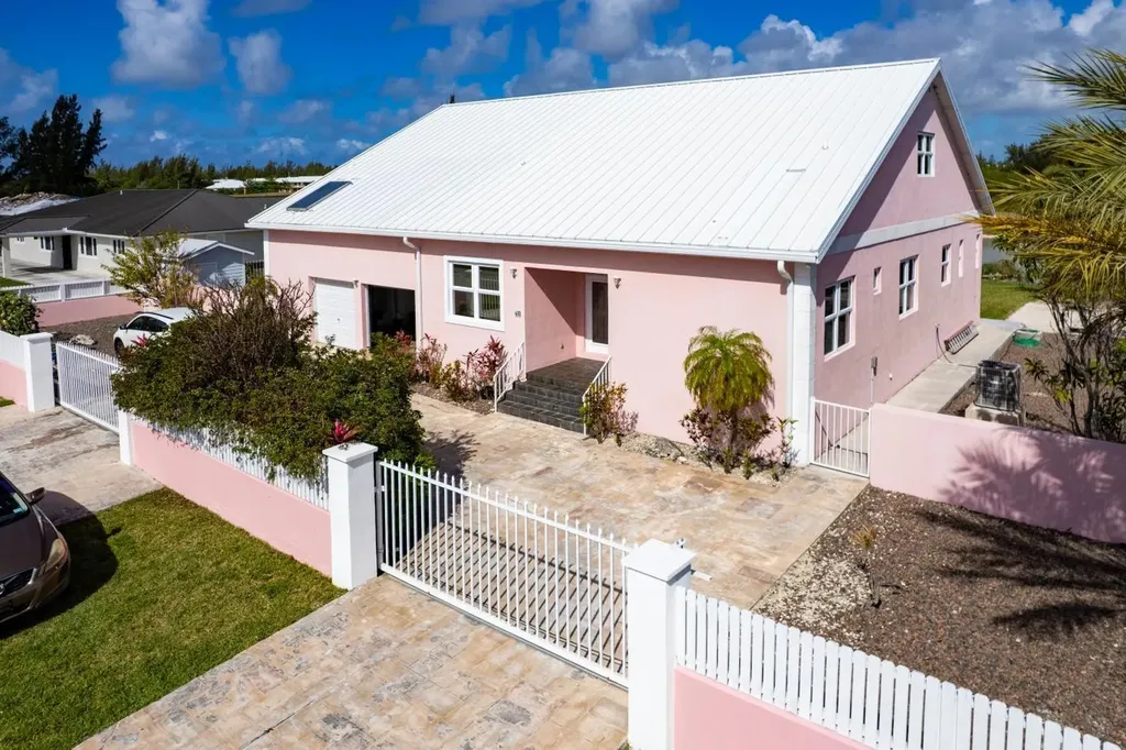 Royal Palm Way Grand Bahama Freeport BS