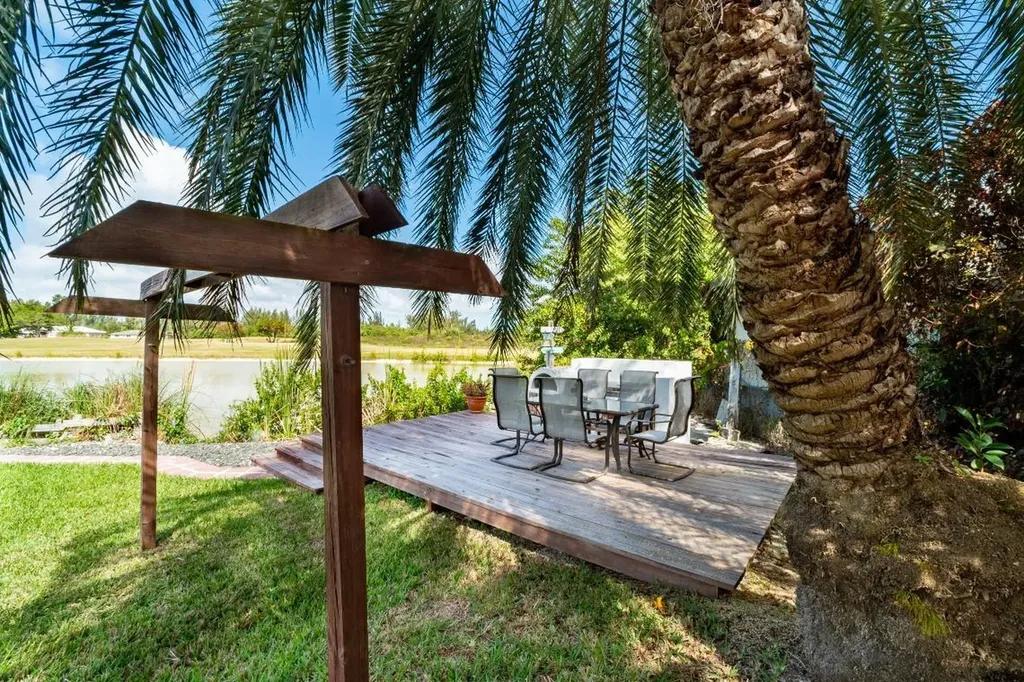 Royal Palm Way Grand Bahama Freeport BS