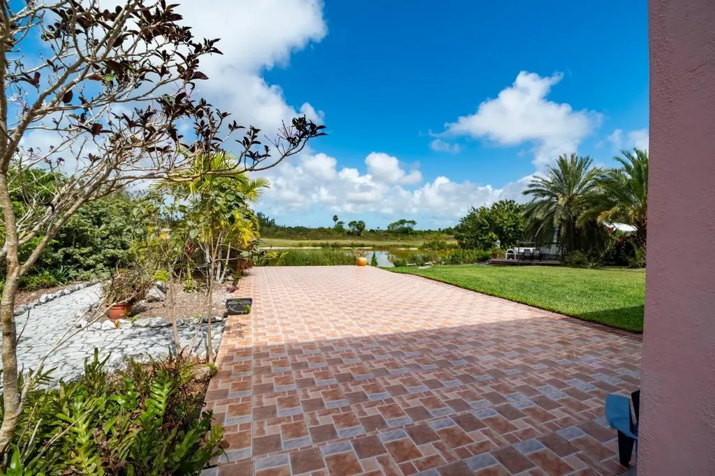 Royal Palm Way Grand Bahama Freeport BS