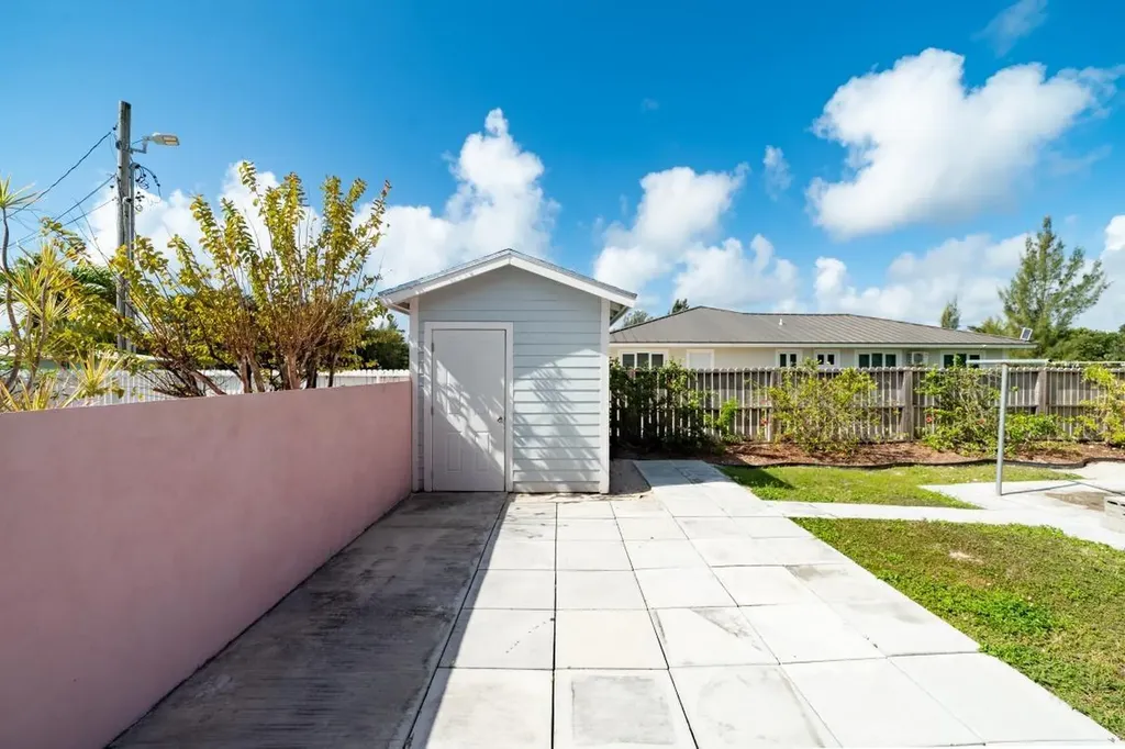 Royal Palm Way Grand Bahama Freeport BS