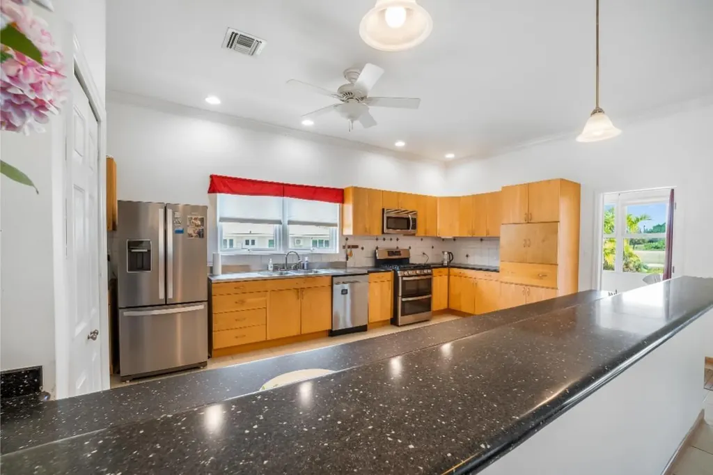 Royal Palm Way Grand Bahama Freeport BS