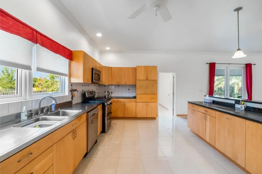 Royal Palm Way Grand Bahama Freeport BS
