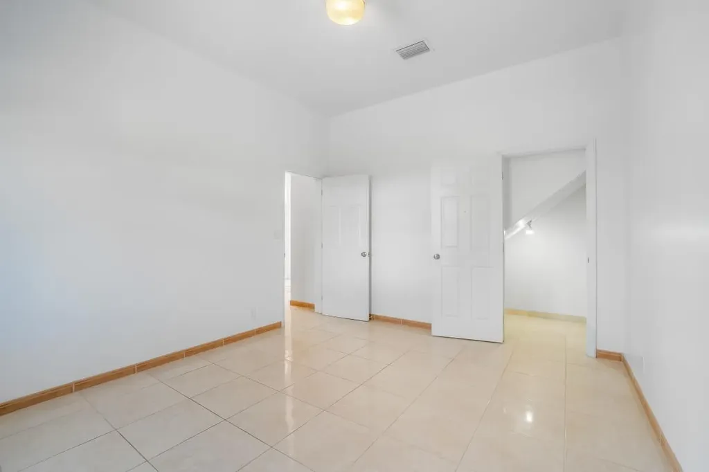Royal Palm Way Grand Bahama Freeport BS
