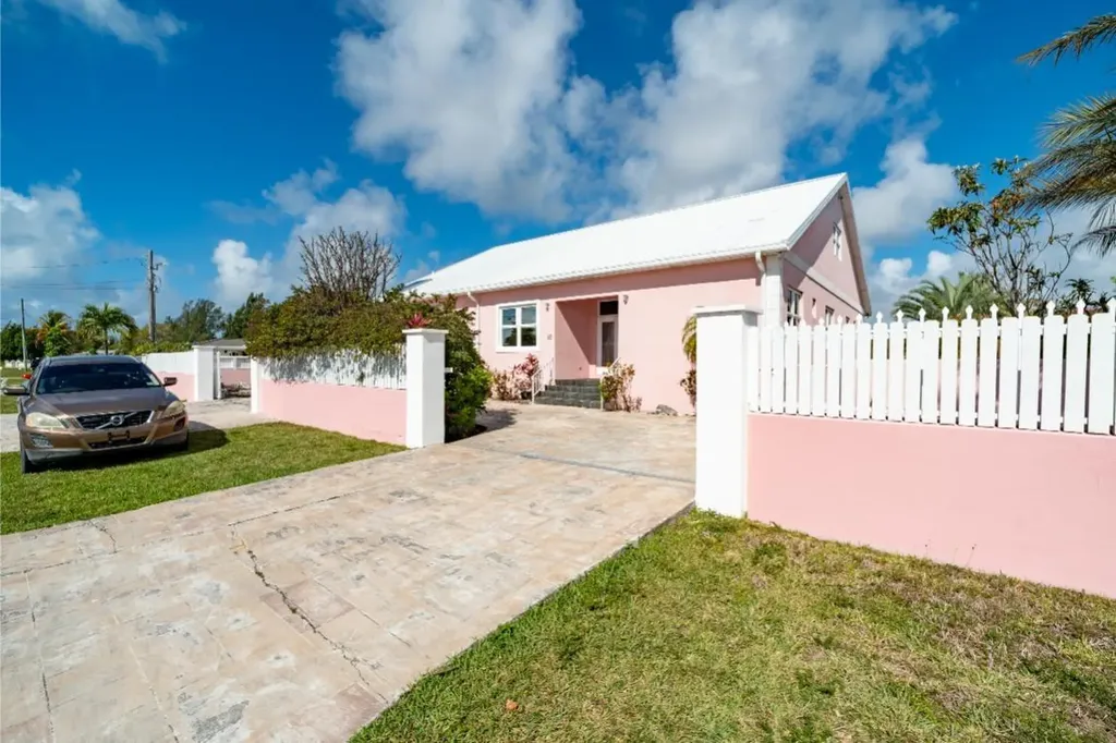 Royal Palm Way Grand Bahama Freeport BS