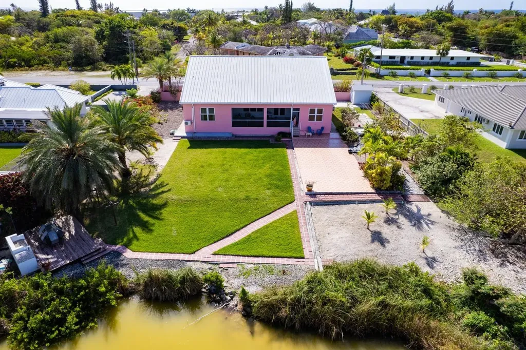 Royal Palm Way Grand Bahama Freeport BS
