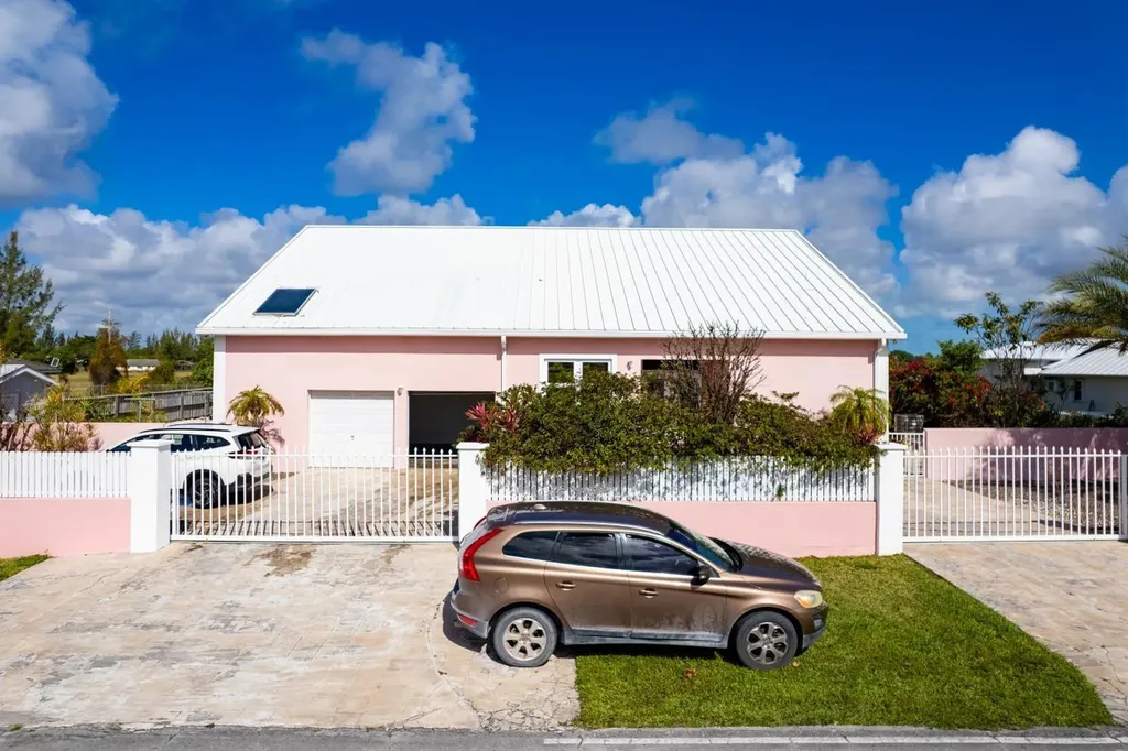 Royal Palm Way Grand Bahama Freeport BS