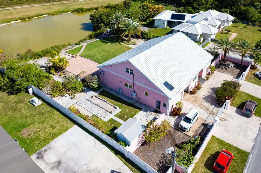 Royal Palm Way Grand Bahama Freeport BS