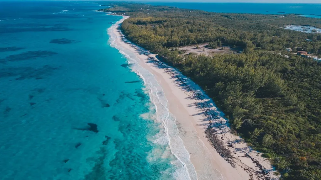Queen's Highway Eleuthera BS