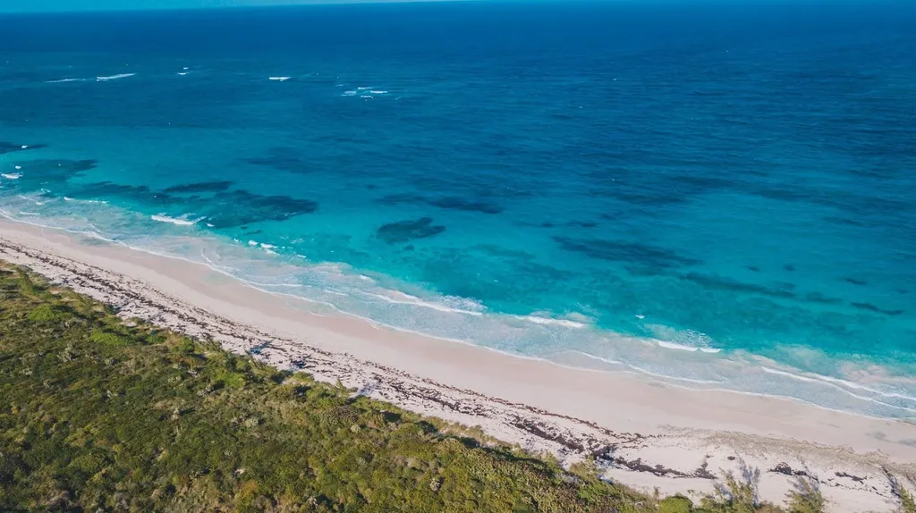 Queen's Highway Eleuthera BS