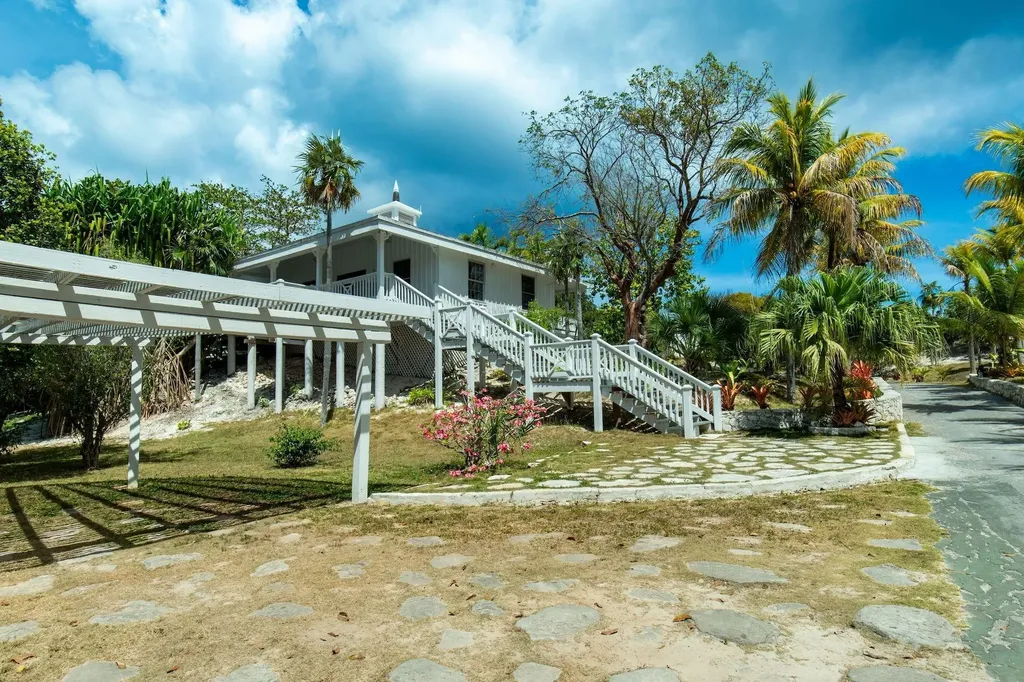 Banks Road Tir Na Nog Eleuthera BS