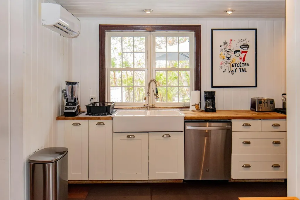 Banks Road Tir Na Nog Eleuthera BS