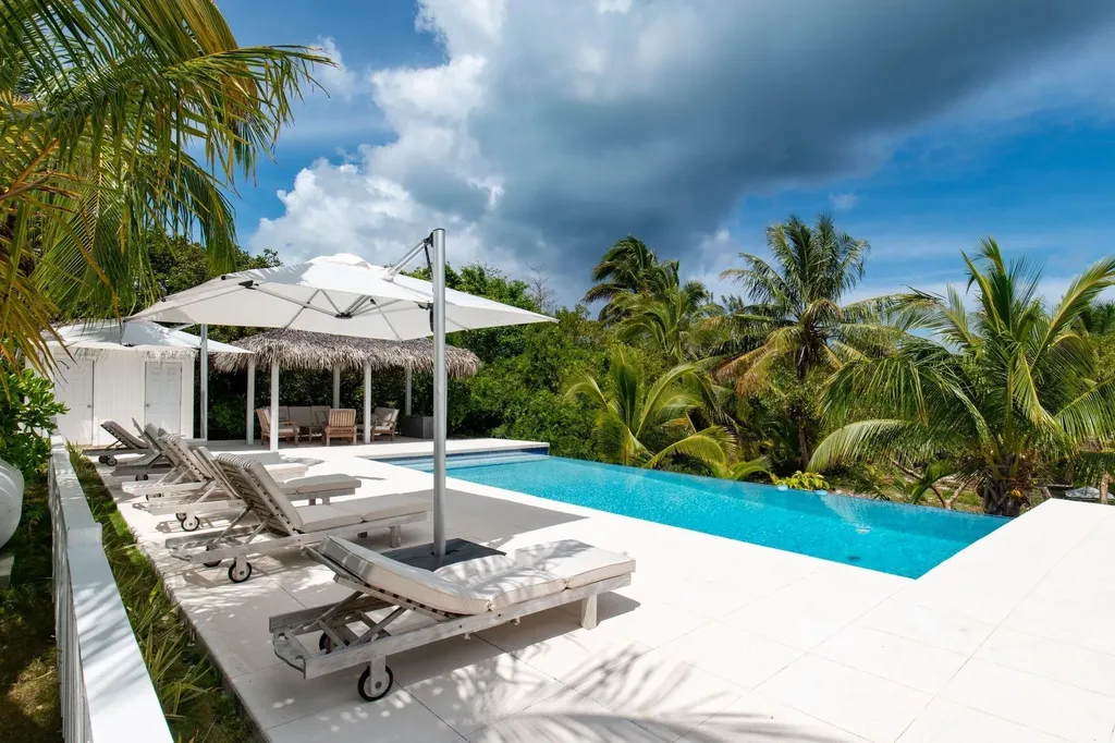 Banks Road Tir Na Nog Eleuthera BS