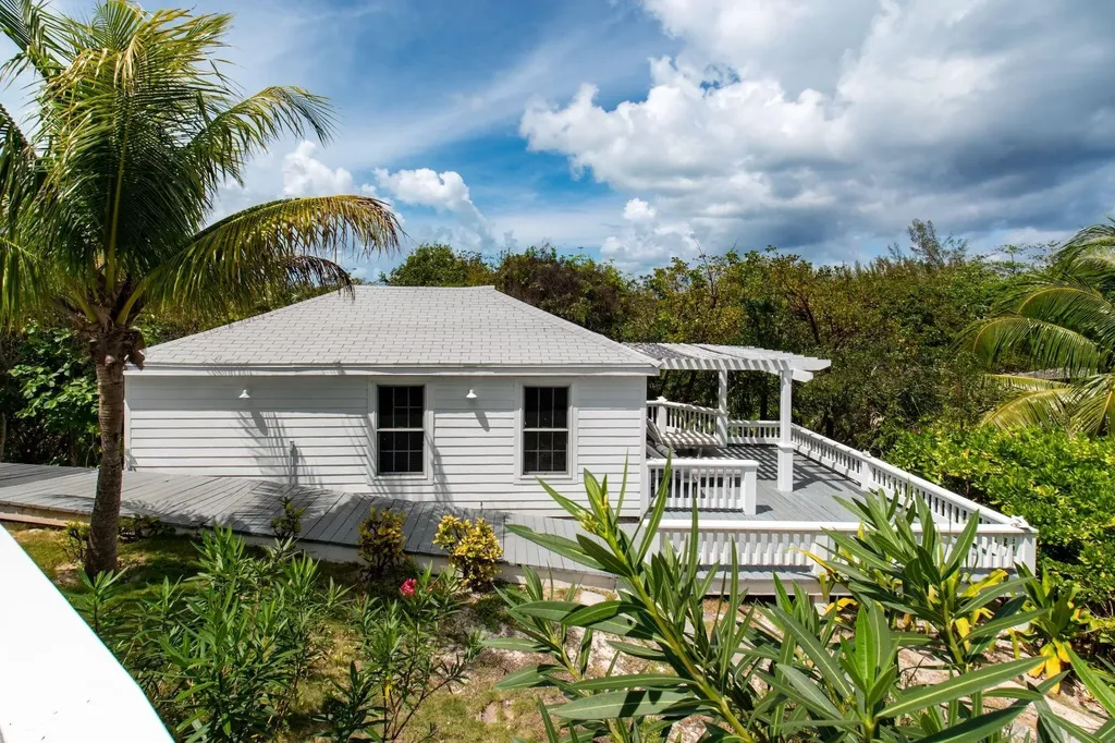 Banks Road Tir Na Nog Eleuthera BS