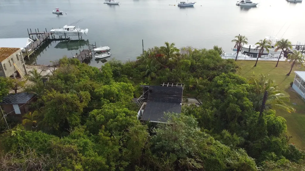 Wally's Place Black Sound Abaco BS