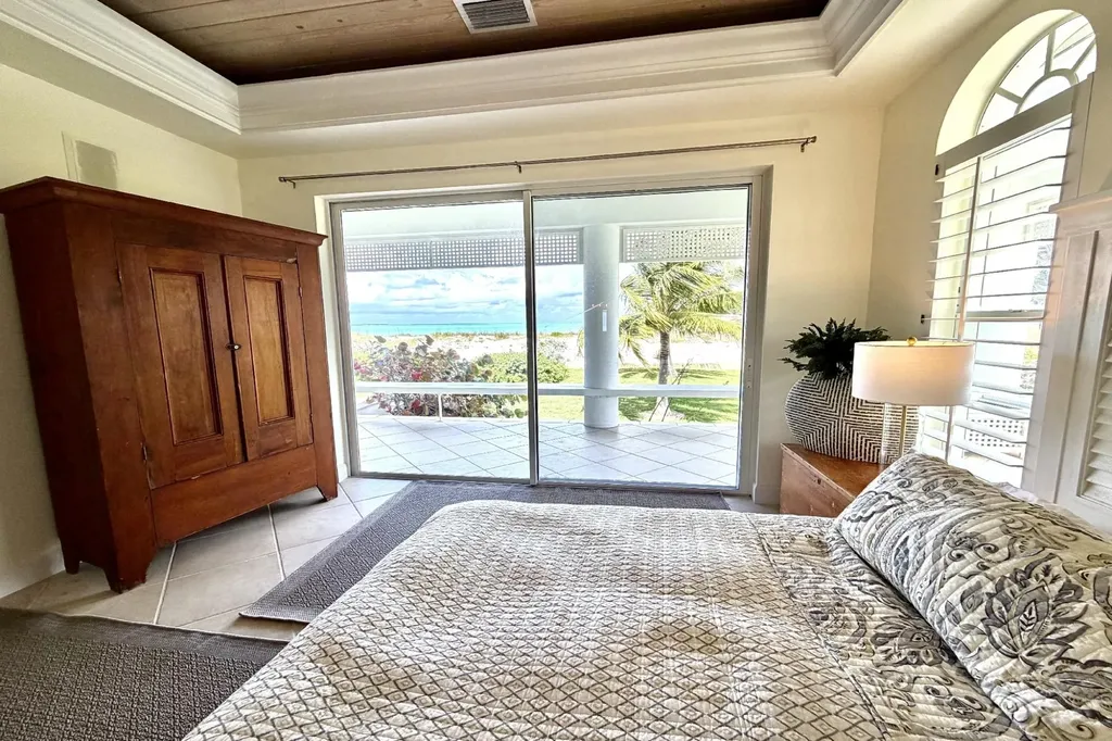 Summertime Ocean Boulevard Abaco BS