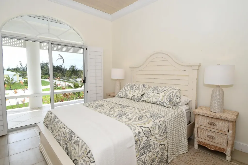 Summertime Ocean Boulevard Abaco BS