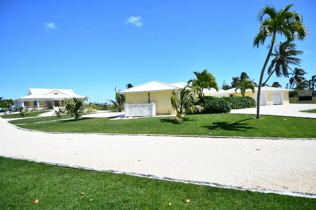 Summertime Ocean Boulevard Abaco BS