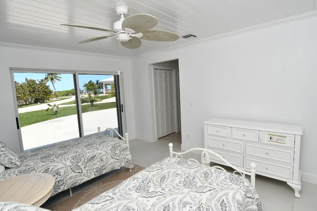 Summertime Ocean Boulevard Abaco BS