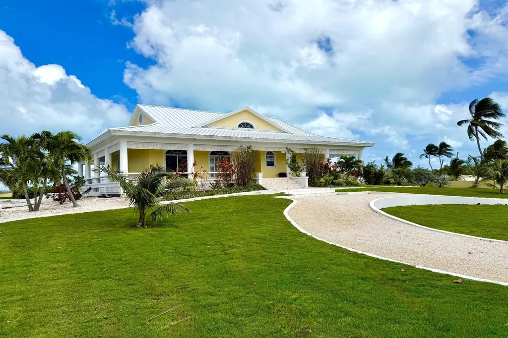 Summertime Ocean Boulevard Abaco BS