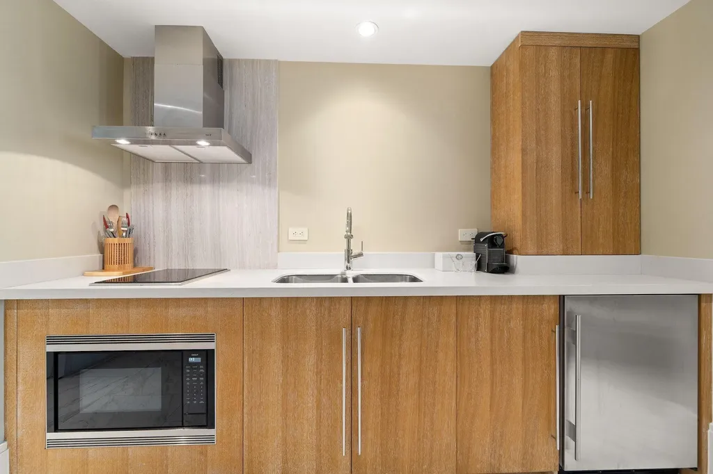 Rosewood 710 / 711/ 712 New Providence Paradise Island BS