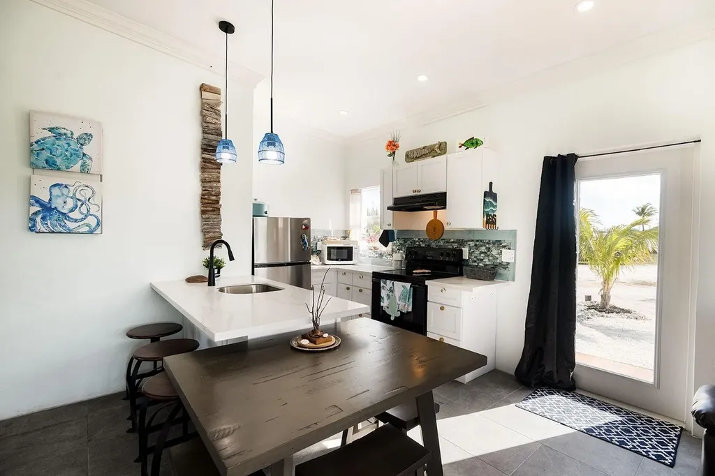 The Little Pearl Abaco BS