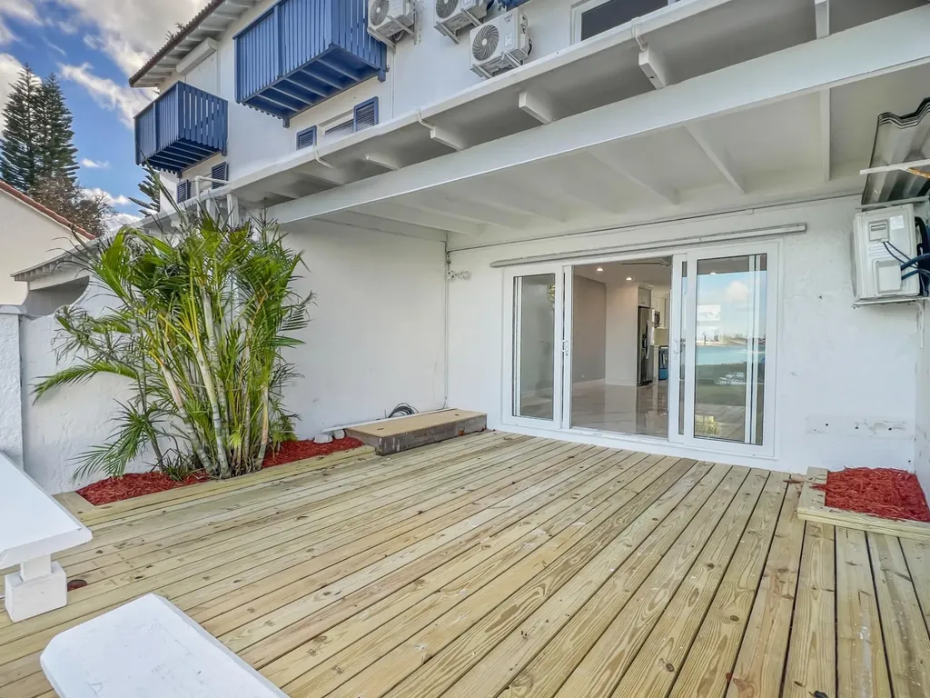 Delaporte Point 20 New Providence Paradise Island BS