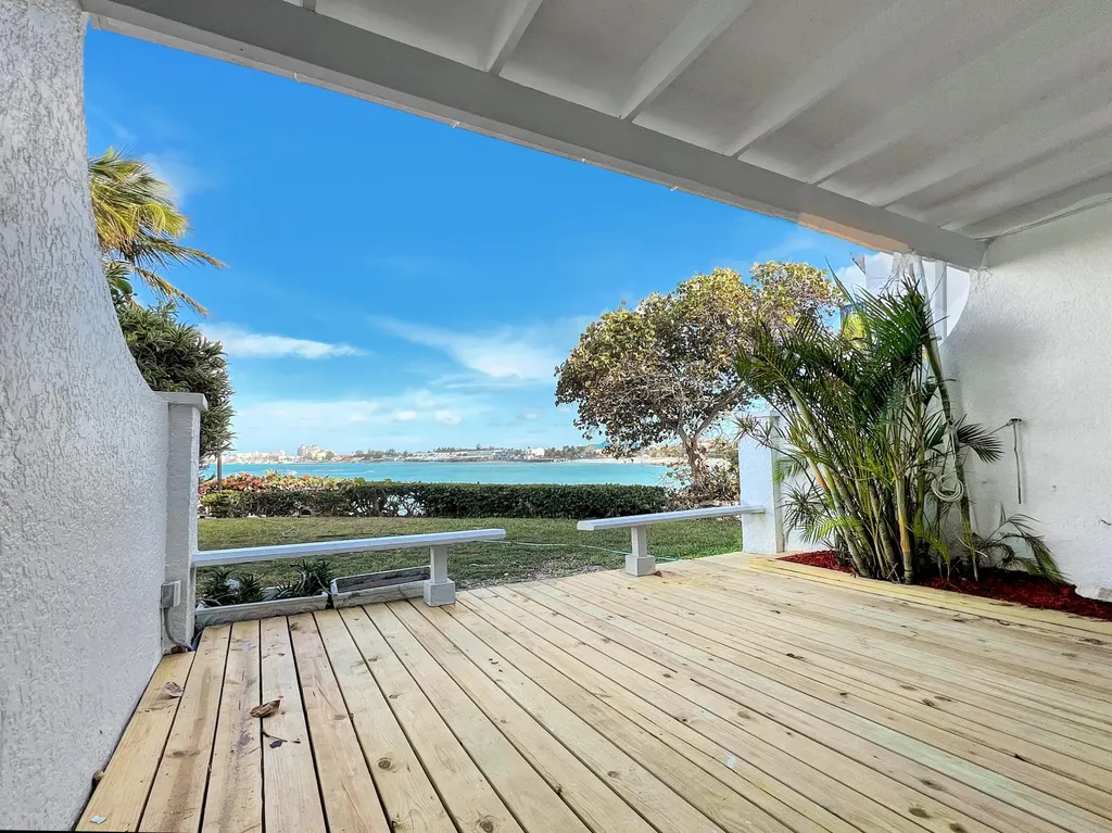 Delaporte Point 20 New Providence Paradise Island BS