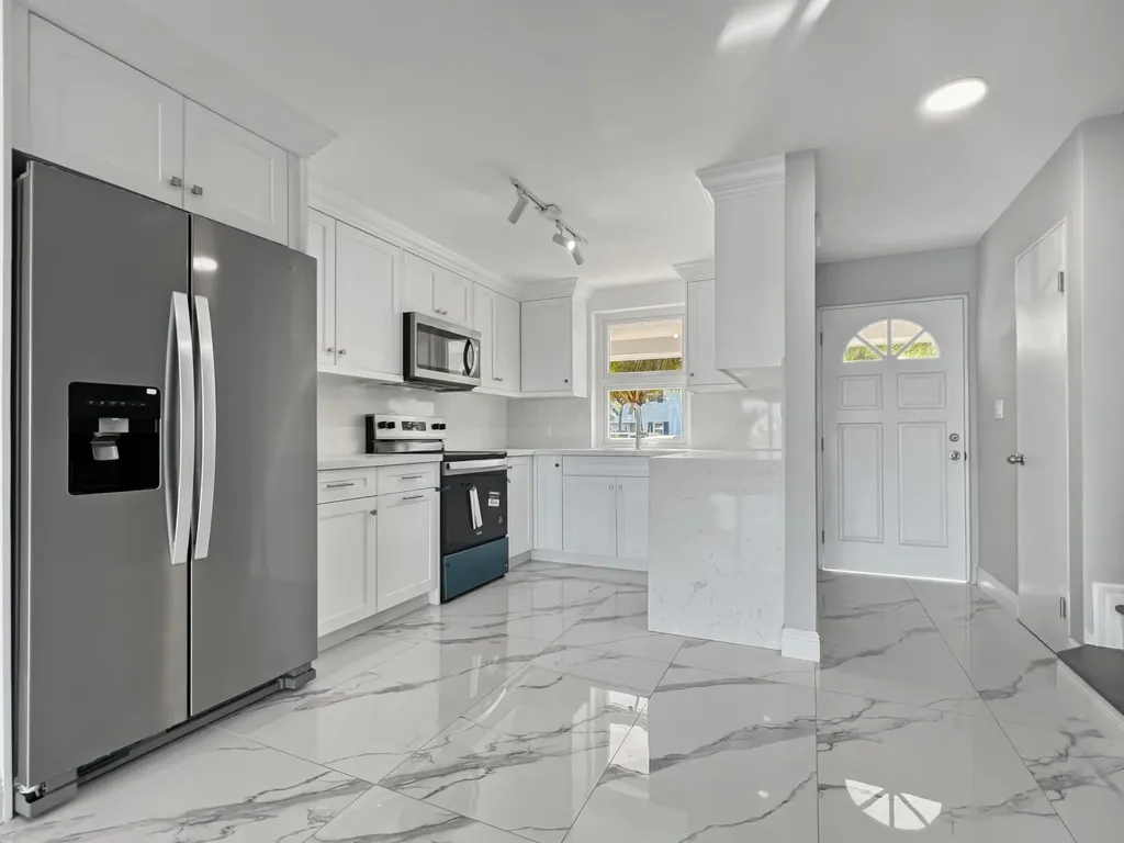 Delaporte Point 20 New Providence Paradise Island BS