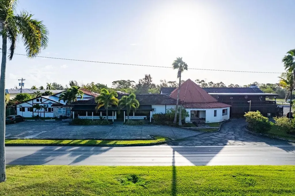 Pub On The Mall Grand Bahama Freeport BS