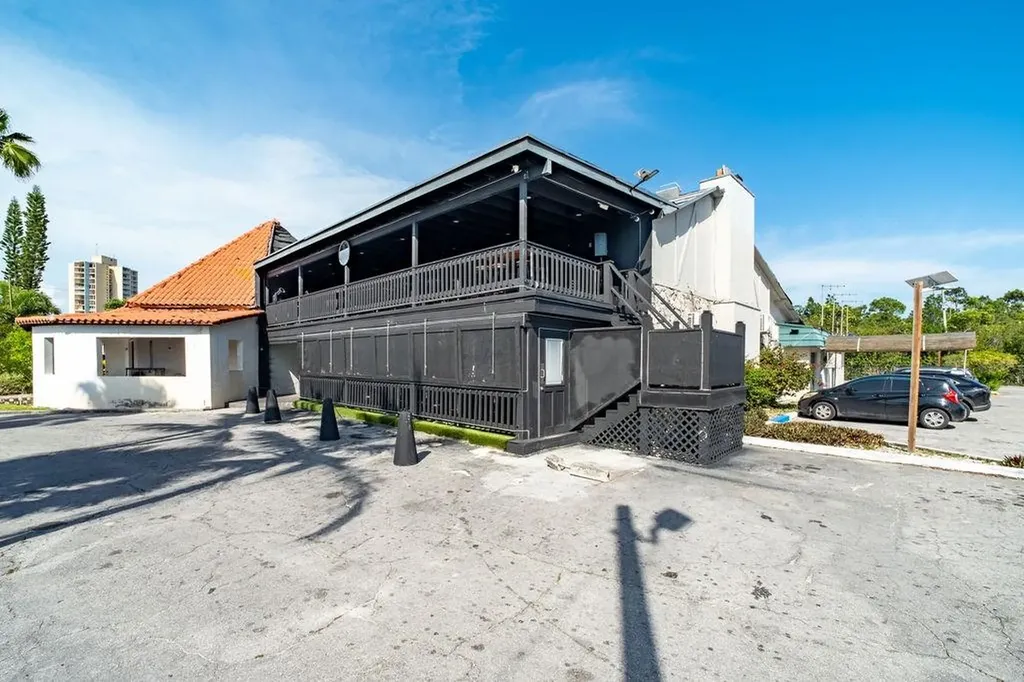 Pub On The Mall Grand Bahama Freeport BS