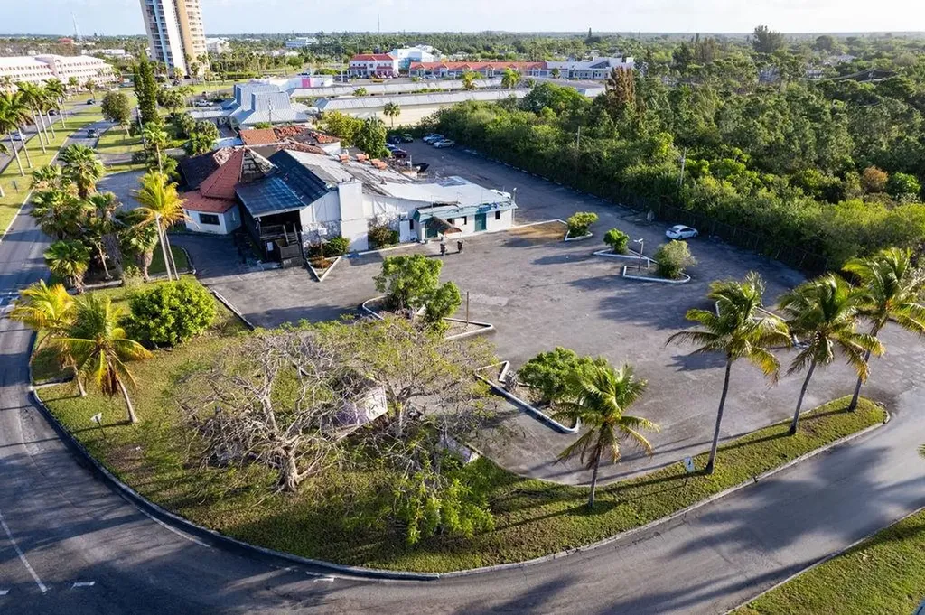 Pub On The Mall Grand Bahama Freeport BS