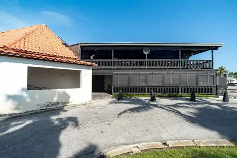Pub On The Mall Grand Bahama Freeport BS