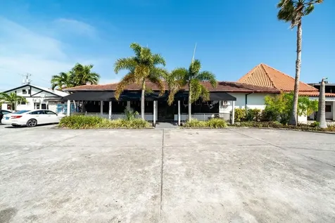 Pub On The Mall Grand Bahama Freeport BS