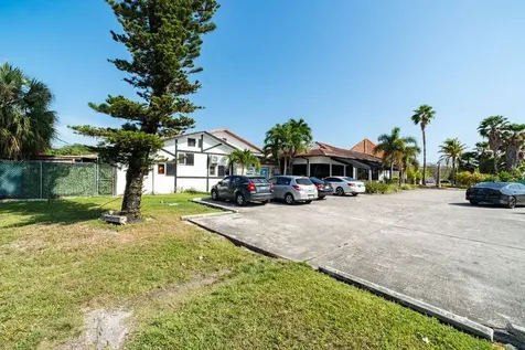Pub On The Mall Grand Bahama Freeport BS