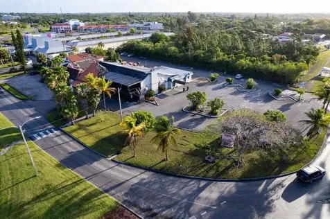 Pub On The Mall Grand Bahama Freeport BS
