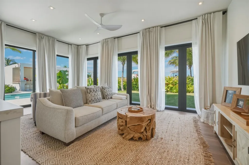 Le Canal New Providence Paradise Island BS