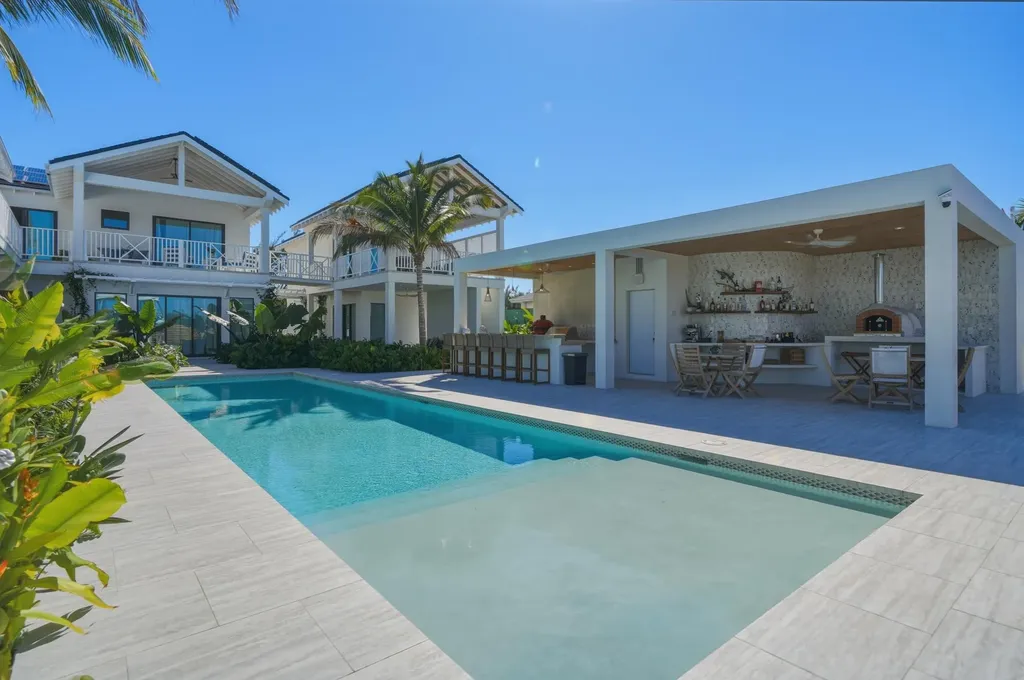 Le Canal New Providence Paradise Island BS