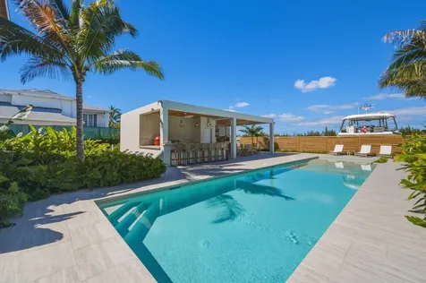 Le Canal New Providence Paradise Island BS